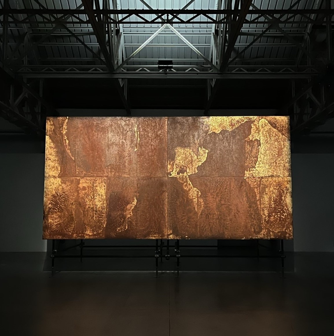 L’arte visiva di Gian Maria Tosatti e Ann Veronica Janssens in mostra a Milano